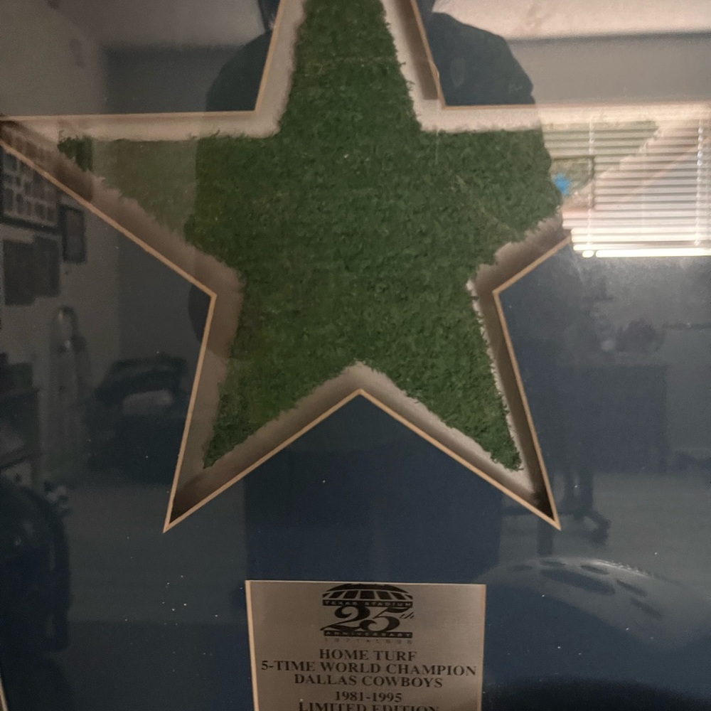 Dallas Cowboys Star Plaque with Green Turf
